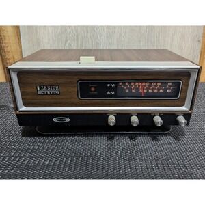 Vintage Zenith Solid State Circle Of Sound AM FM Table Radio Model Z471W USA